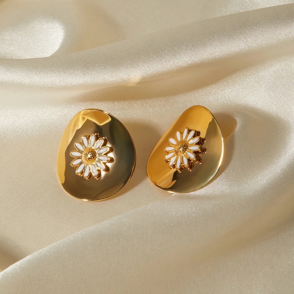 18K Gold Plated High Gloss Design Earrings*Round Earrings*Floral Earrings - Picture 2 of 6